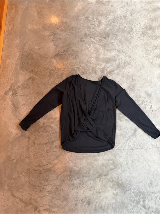 lululemon athletica Tops - lululemon athletica Black Long-Sleeve Twist-Front Top - size medium (no tag)